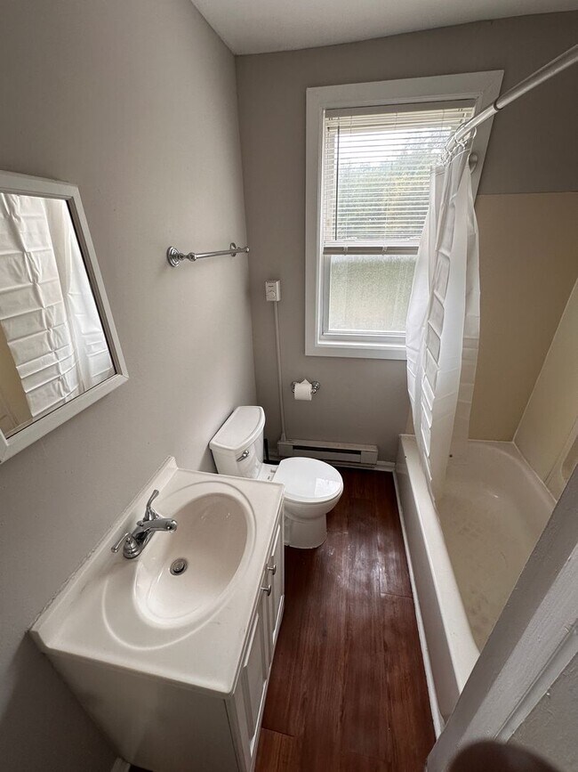 Photo - 101 N Gross St Unit Apt B