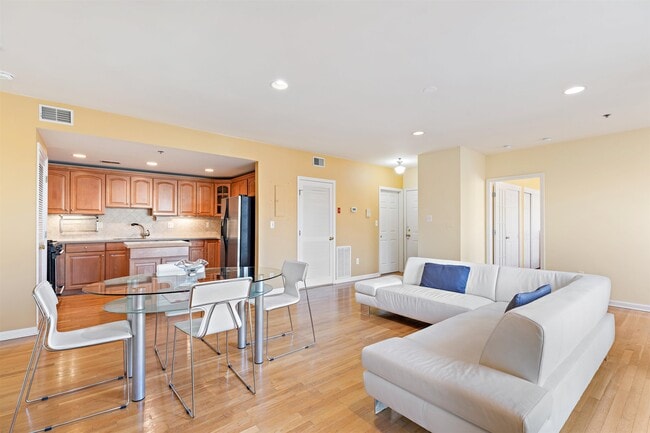 Photo - 77 Jefferson St Unidad 8