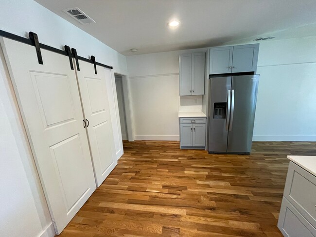 Photo - 425 41st St