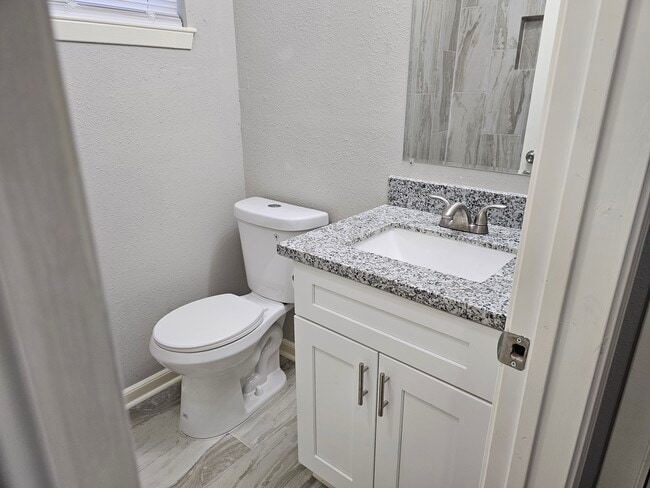 guest bath - all newly updated - 9806 Thrush St