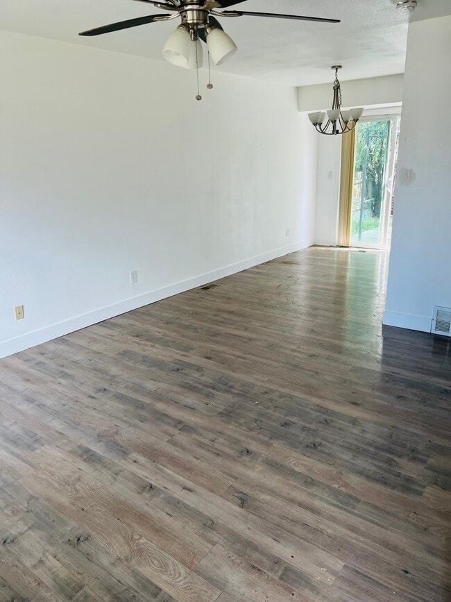 Building Photo - 2025 Broman Ct