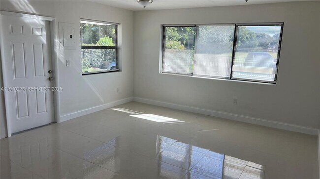 Photo - 465 NE 139th St Unit 461