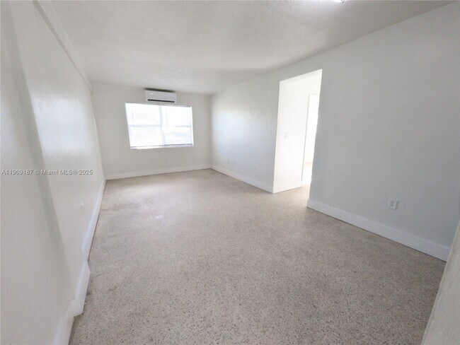 Photo - 2000 NW 29th St Unit 5