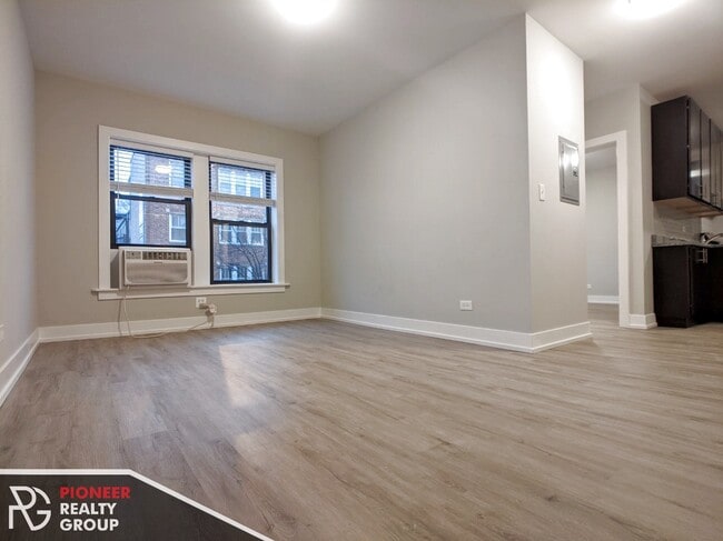 Building Photo - 711 W Brompton Ave Rental