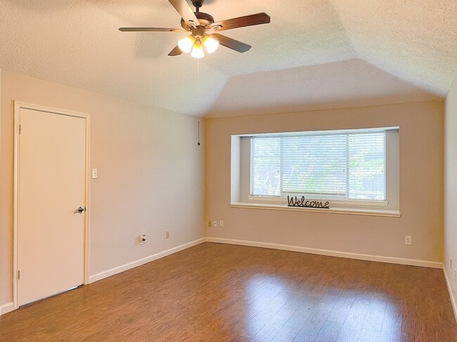 Photo - 4035 Lotus Dr