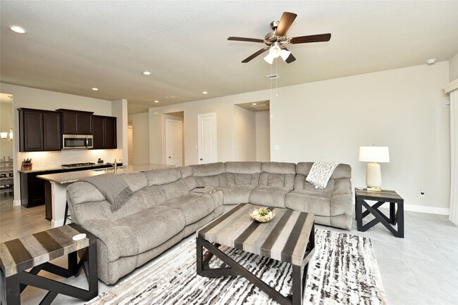 Photo - 5835 Euclid Loop