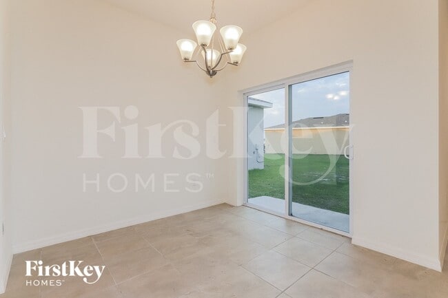 Photo - 405 Reina Wy