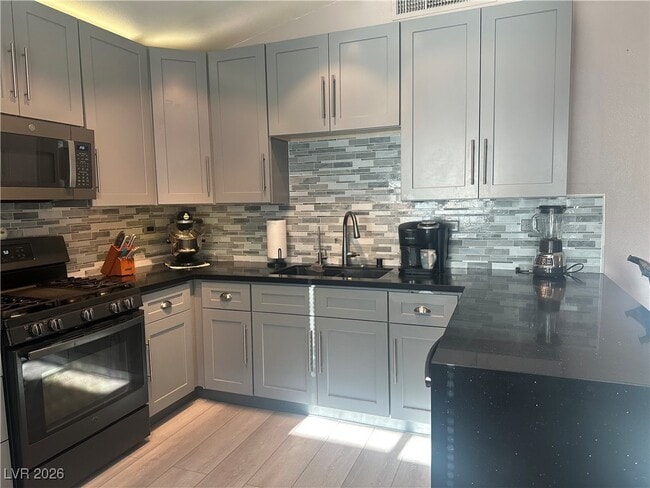 Photo - 820 Bergamont Dr