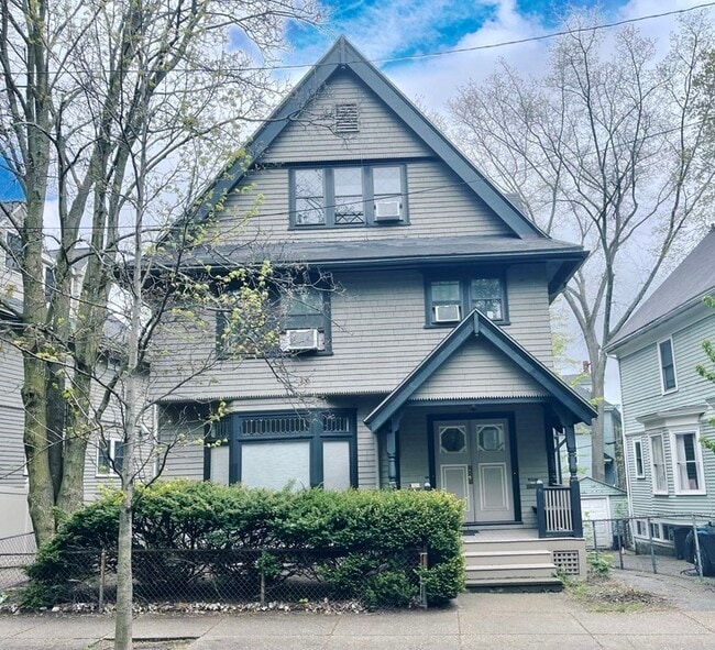 Photo - 79 Aspinwall Ave Unidad 2