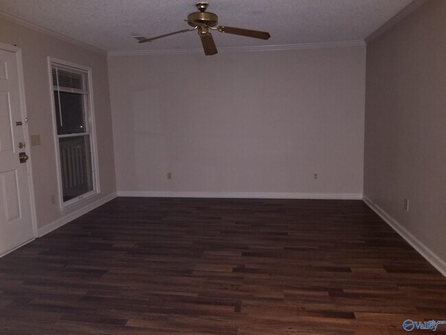 Photo - 1505 Barrington Rd NW Unit D