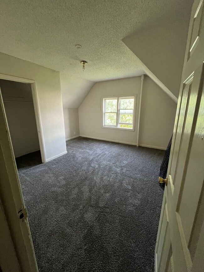 2 bedroom duplex Rental House Rental in Waterloo, IA