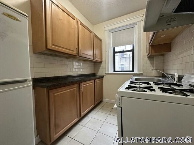 Building Photo - 1156 Commonwealth Ave Rental