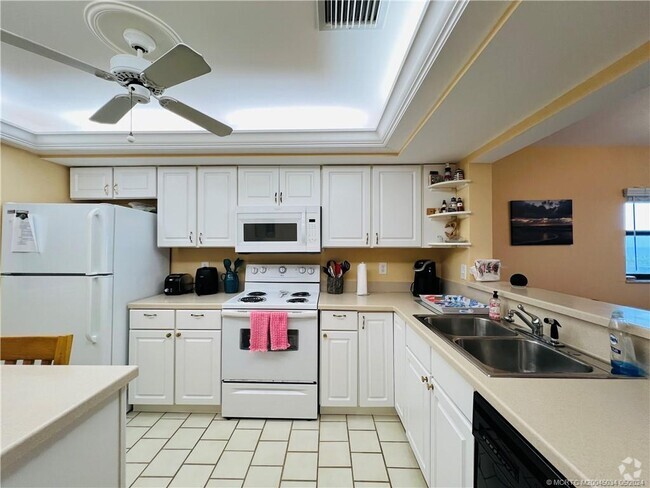 Building Photo - 7430 S Ocean Dr Unit 217 Rental