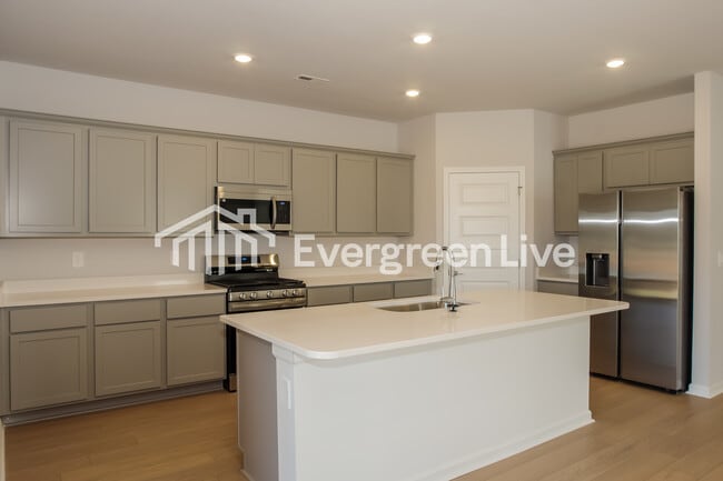 Photo - 158 Fenwick Pl