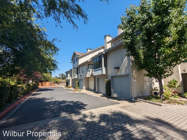 2 br, 2 bath House - 3077 Middlefield Road... - 2 br, 2 bath House - 3077 Middlefield Road...