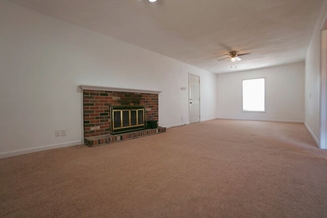 Building Photo - 2246 Miami Trail