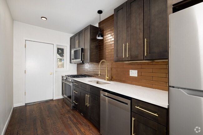 1BR, 1BA - 540SF - Kitchen - 5-9 Del-Lin Drive
