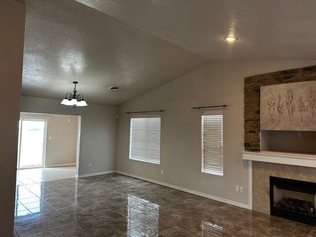 Photo - 613 Mesa Vista Dr