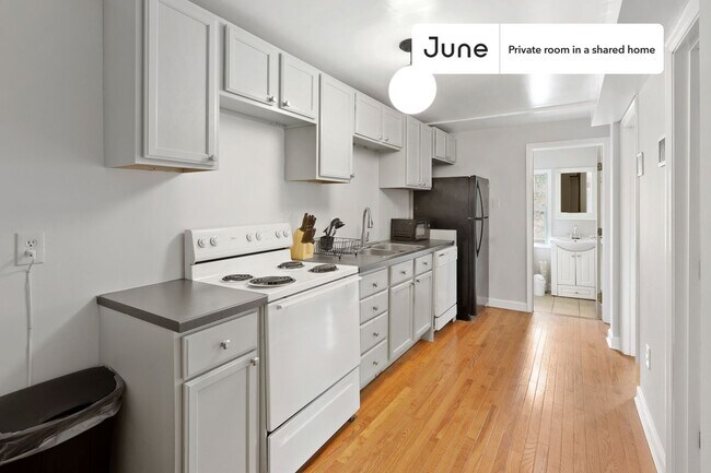 Room in Shared 2 bed/1 bath home in Brookland