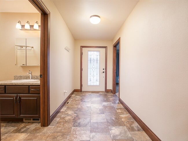 Building Photo - 1741 Golf Dr