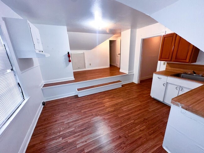 Photo - 1142 Lyle St Unit 4