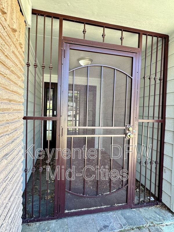 Photo - 2801 Clearbrook Dr