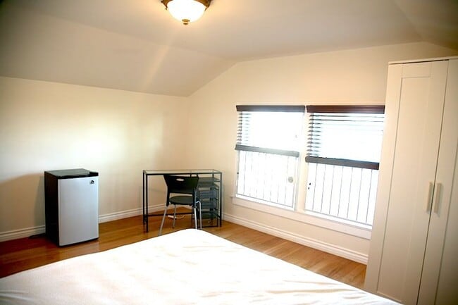 Photo - 1327 W 35th St Unit 3G