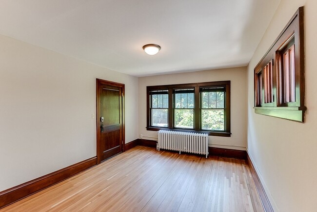 663 Lincoln Ave Unit 4