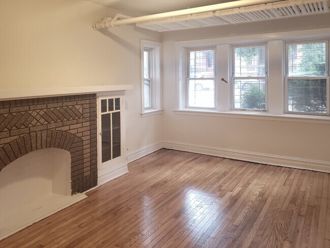 Photo - 2922 N Albany Ave Unidad GARDEN