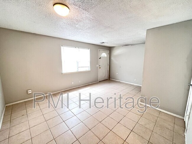 Photo - 813 N Pleasant St Unit Apt E