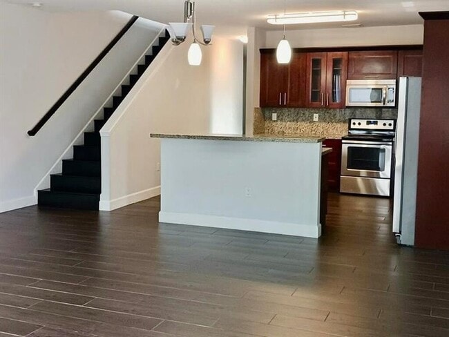 Photo - 323 SW 11th St
