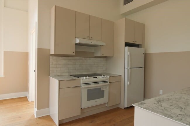 Photo - 30 W Broad St