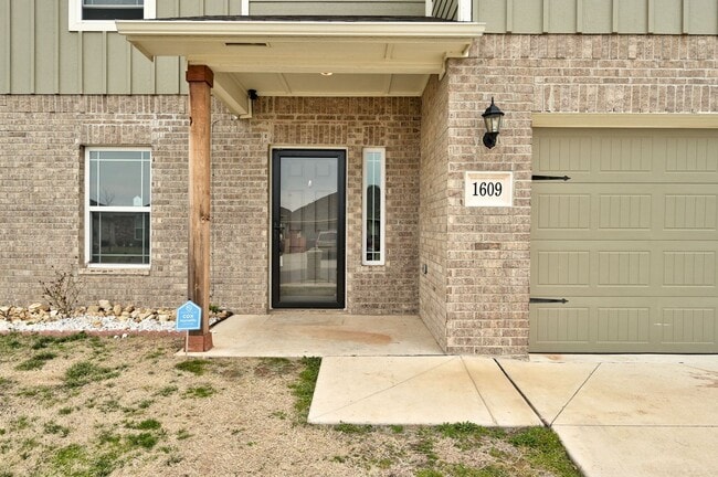 Photo - 1609 Maroon Dr