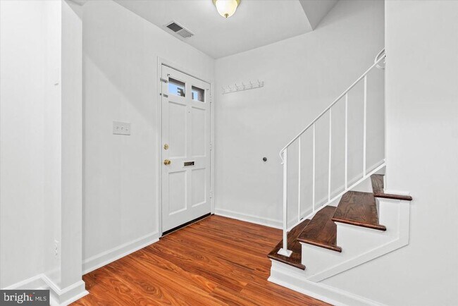 Photo - 8123 Kingsway Ct
