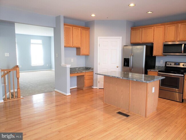 Photo - 5040 Strawbridge Terrace