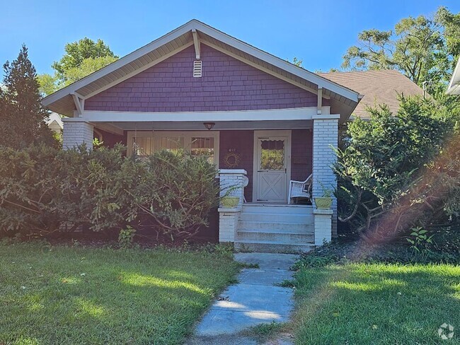 Building Photo - Beautiful West Wooster Street Home