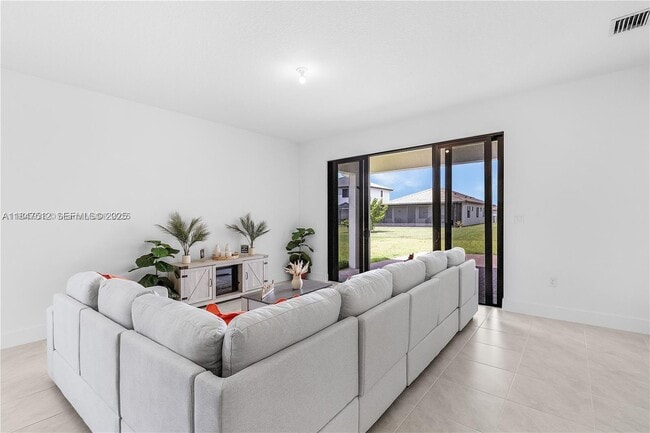 Photo - 5061 Panella Ave