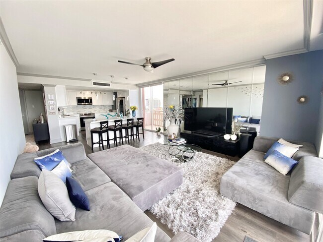 Photo - 2016 Main St Unit 1702