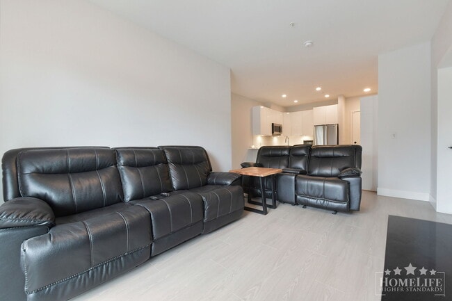 Photo - 2 Bed, 2 Bath Condo for Rent in Langley! Unité 108