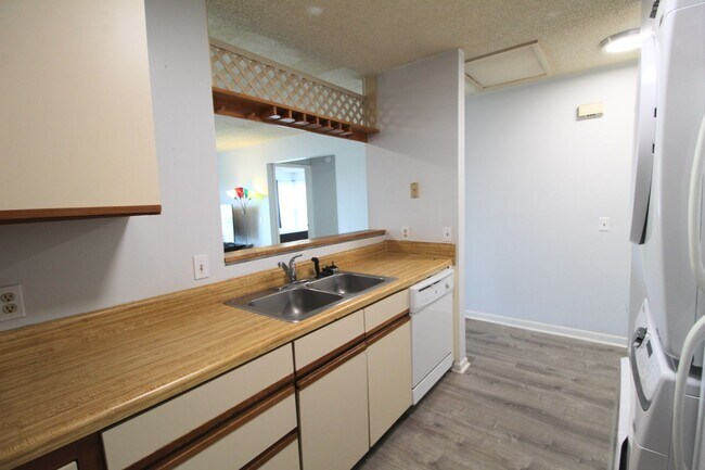 1372I Hunters Rd