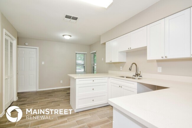 Photo - 17606 Shadyside Cir