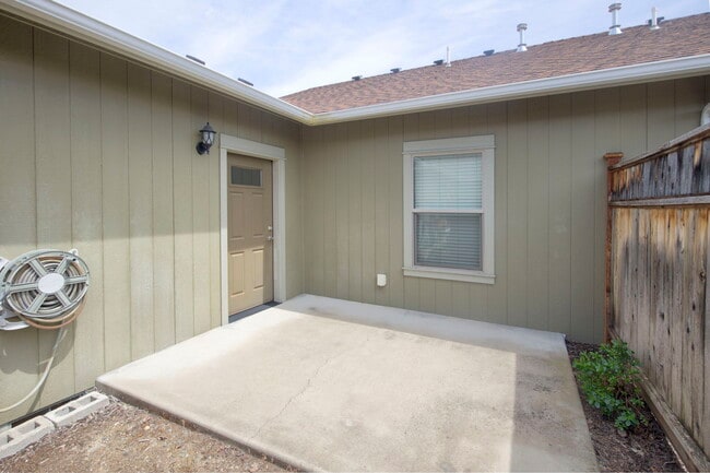 Photo - 741 SW Kinsington Ct Unit 741 sw Kinsington Court