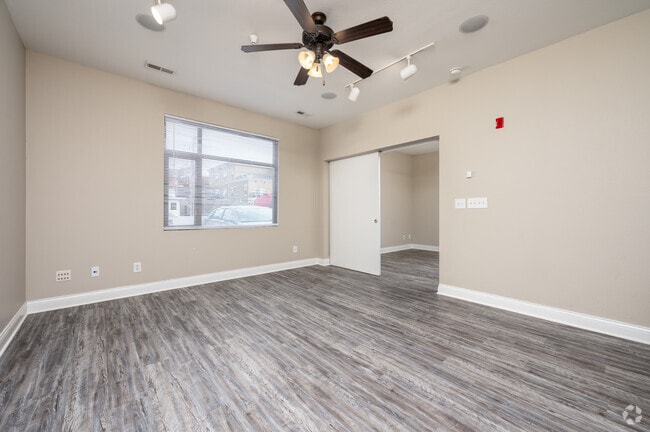 1BR, 1BA - 600SF - Living Room