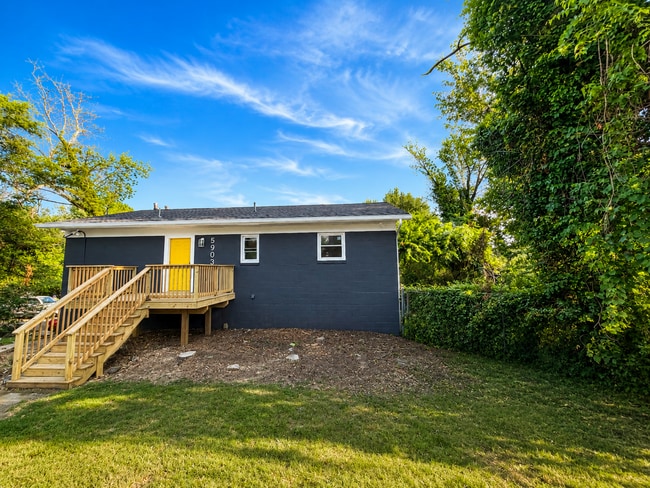 Building Photo - 5903 Temple Hill Rd Unit 2