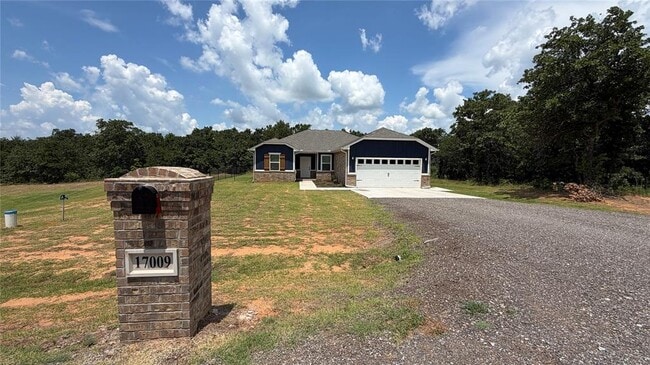 Building Photo - 17009 Oak Dr