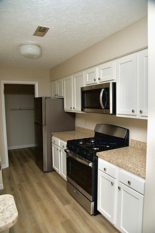 Photo - 2245 Hedgerow Road Unit B