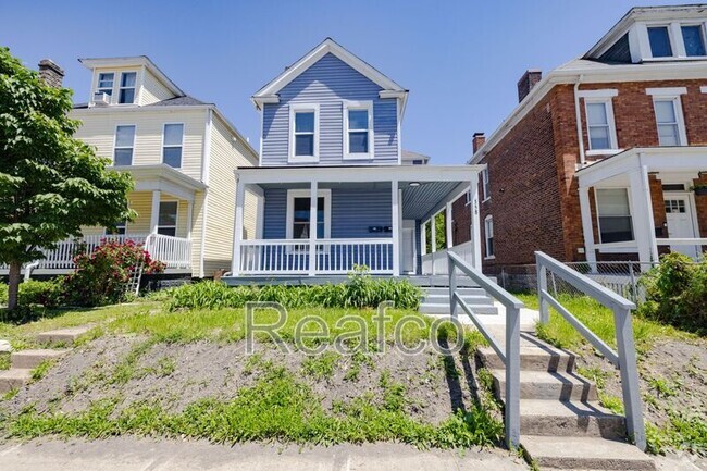 Building Photo - 358 1/2 Saint Clair Ave Rental