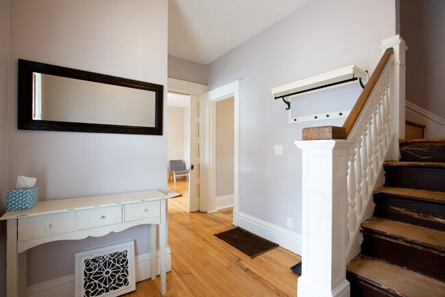 Photo - 733 E 27th St