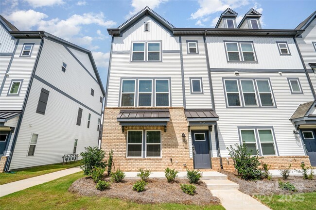 Photo - 1617 Blanche St