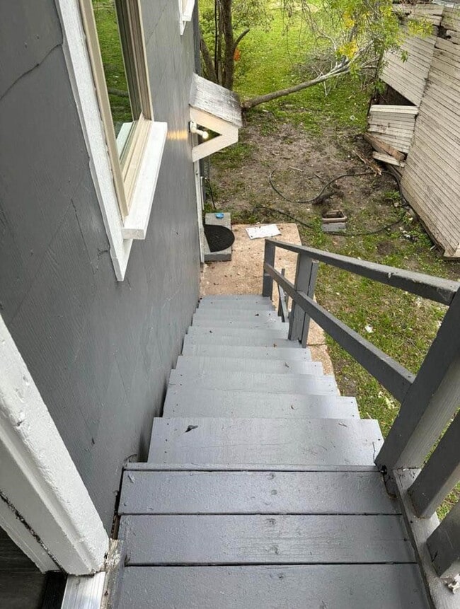 Building Photo - 702 Rosedale St Unit B